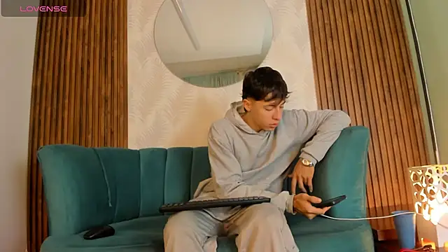 Snapshot of AlessandroDybala chatting on March 22, 12:14 pm AlessandroDybala online show from March 22, 12:14 pm