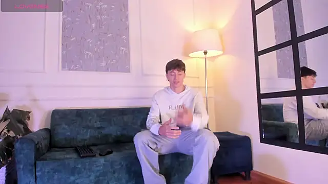 Snapshot of AlessandroDybala chatting on November 18, 12:30 pm AlessandroDybala online show from November 18, 12:30 pm