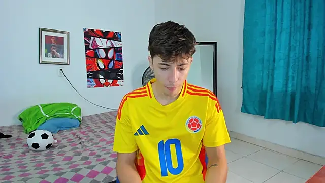 Snapshot of AlessandroDybala chatting on June 16, 12:49 pm AlessandroDybala online show from June 16, 12:49 pm