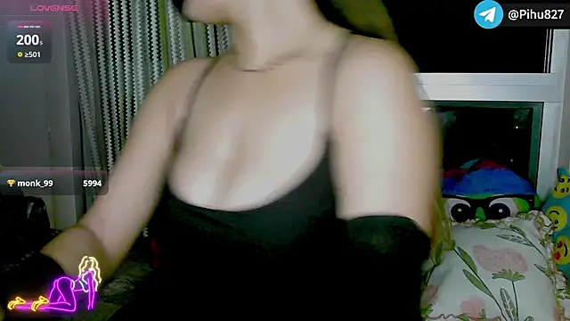 Snapshot of Niyaroy09 chatting on May 17, 5:13 pm Niyaroy09 online show from May 17, 5:13 pm