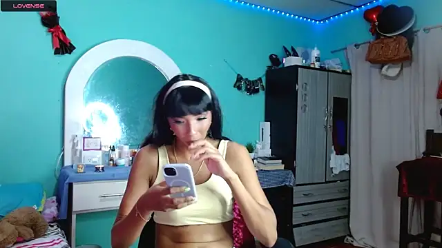 sensitive brunette online show from November 14, 1:31 am