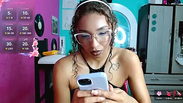 Snapshot of sensitive_brunette chatting on September 25, 12:05 am sensitive brunette online show from September 25, 12:05 am