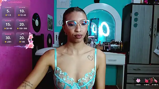Snapshot of sensitive_brunette chatting on September 24, 12:29 am sensitive brunette online show from September 24, 12:29 am