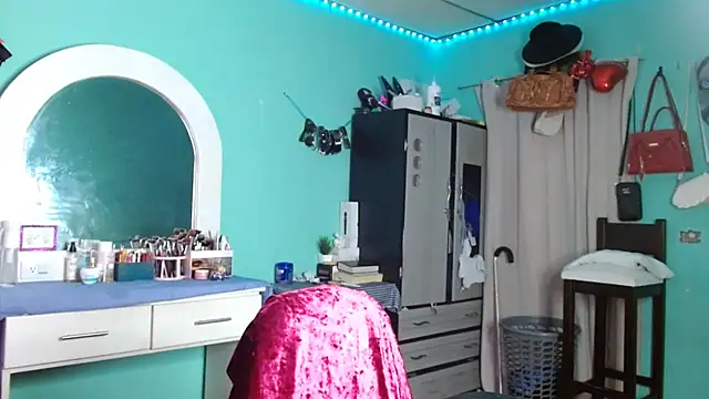 sensitive brunette online show from November 11, 12:05 am