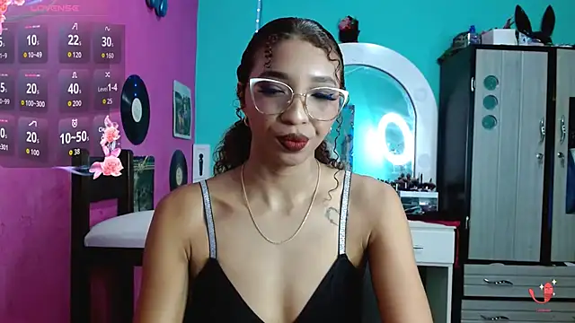 Snapshot of sensitive_brunette chatting on September 19, 7:40 pm sensitive brunette online show from September 19, 7:40 pm