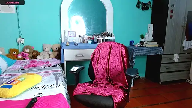 sensitive brunette online show from November 14, 1:37 pm