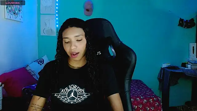 sensitive brunette online show from March 6, 11:44 pm