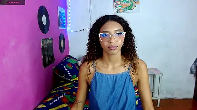 Snapshot of sensitive_brunette chatting on January 13, 11:38 pm sensitive brunette online show from January 13, 11:38 pm