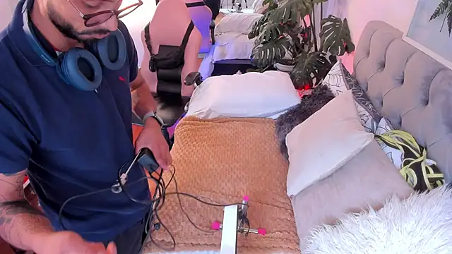 Tom cooper  online show from November 18, 12:41 pm