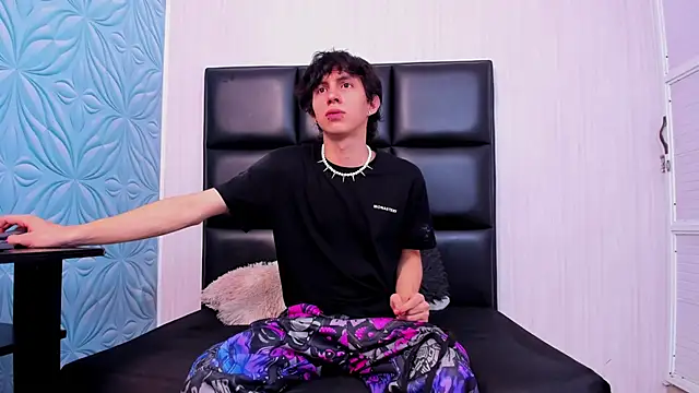 Snapshot of JeanRam18 chatting on February 25, 11:54 am JeanRam18 online show from February 25, 11:54 am