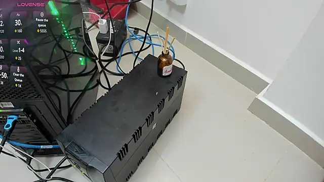 FOXYRIVER  online show from April 18, 11:45 am