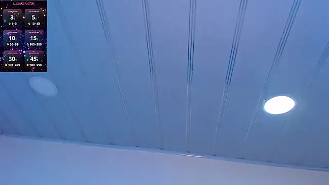 Snapshot of candy_lux_ chatting on June 16, 6:19 pm candy lux online show from June 16, 6:19 pm