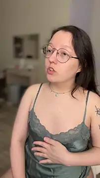 emigooflordXD online show from December 16, 6:39 am