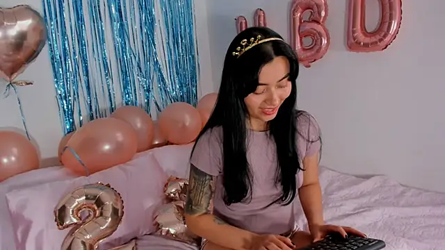 Snapshot of Lauren_A chatting on December 2, 6:53 pm Lauren A online show from December 2, 6:53 pm