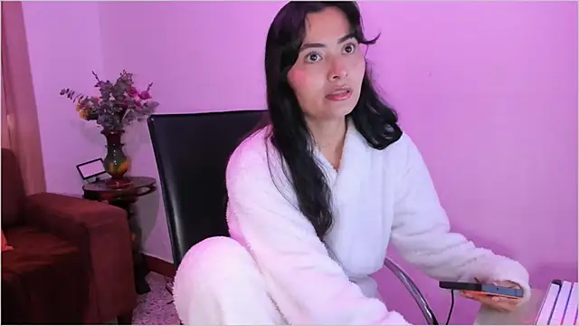 Snapshot of Lauren_A chatting on October 27, 7:37 pm Lauren A online show from October 27, 7:37 pm