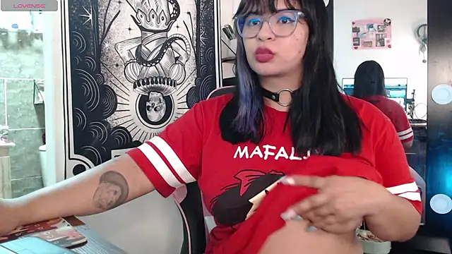 mollyshake1 online show from March 5, 5:18 am