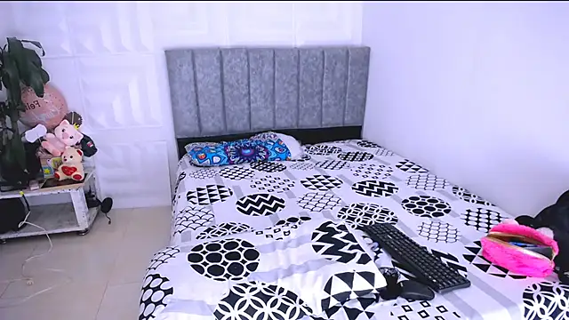 Snapshot of nataly_red chatting on February 25, 5:19 pm nataly red online show from February 25, 5:19 pm