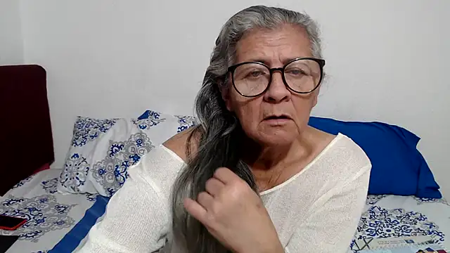 Snapshot of candy_mature_ chatting on June 21, 11:16 am candy mature online show from June 21, 11:16 am
