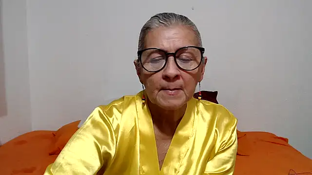 Snapshot of candy_mature_ chatting on July 15, 11:23 pm candy mature online show from July 15, 11:23 pm