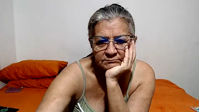 Snapshot of candy_mature_ chatting on July 20, 11:23 am candy mature online show from July 20, 11:23 am