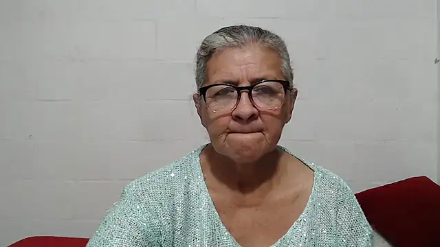 Snapshot of candy_mature_ chatting on October 12, 11:22 am candy mature online show from October 12, 11:22 am