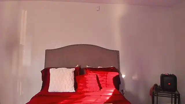 yiauana online show from November 6, 1:48 pm