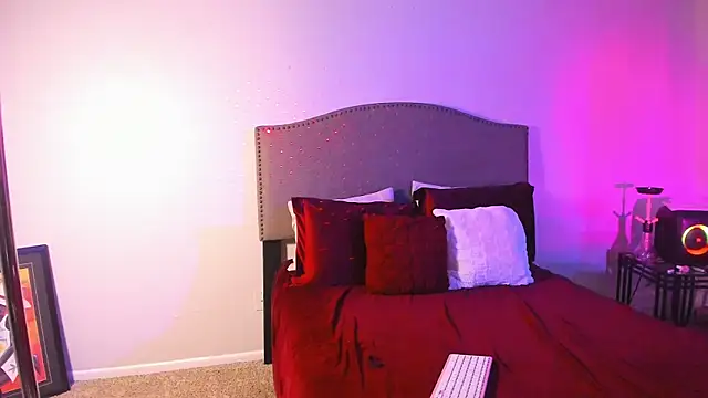 yiauana online show from November 12, 8:51 am