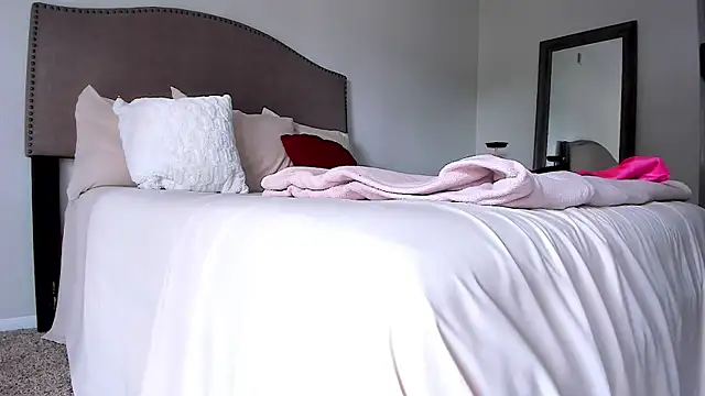 yiauana online show from October 17, 5:37 pm