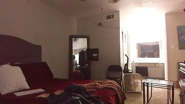 yiauana online show from April 12, 11:41 pm