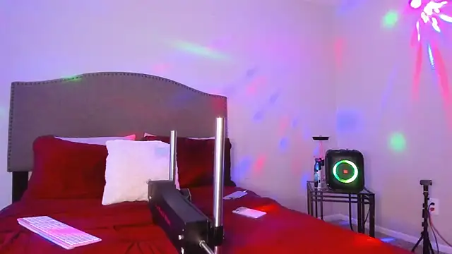 yiauana online show from December 1, 3:35 pm