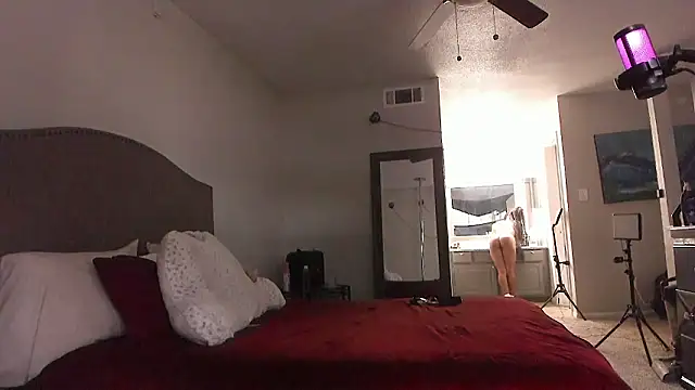 yiauana online show from February 2, 11:15 pm