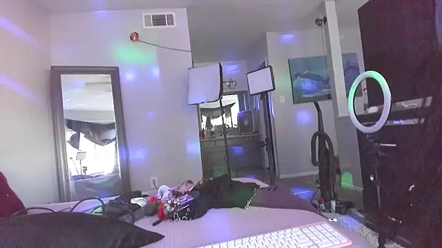 yiauana online show from March 23, 11:48 pm