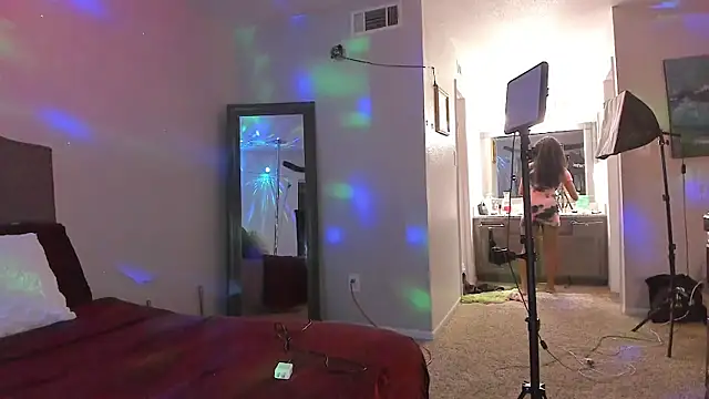 yiauana online show from March 31, 3:52 am