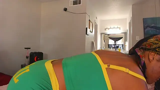 yiauana online show from November 12, 8:56 pm