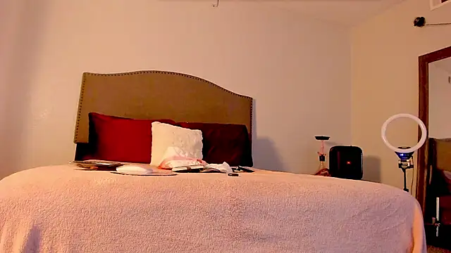 yiauana online show from November 3, 4:07 am