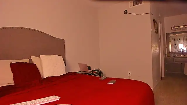 yiauana online show from March 5, 10:12 am