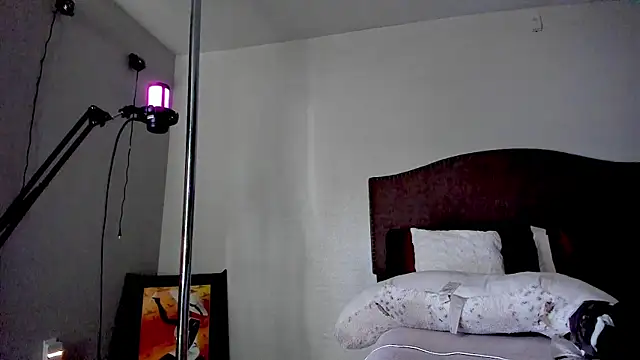 yiauana online show from October 28, 10:20 pm