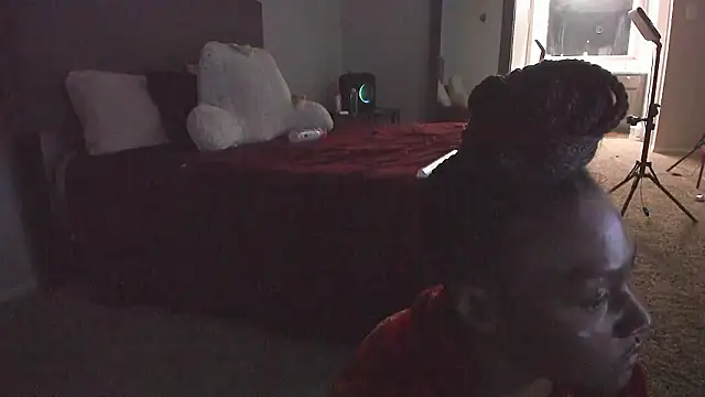 yiauana online show from February 3, 1:05 pm