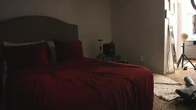 yiauana online show from December 5, 11:09 am