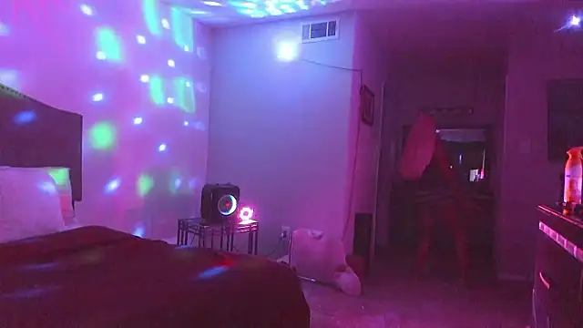 yiauana online show from February 18, 4:10 am