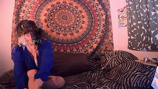 Snapshot of HeyyImHarlowe chatting on March 7, 6:09 am HeyyImHarlowe online show from March 7, 6:09 am