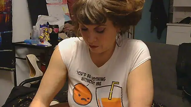 Snapshot of HeyyImHarlowe chatting on February 2, 9:29 am HeyyImHarlowe online show from February 2, 9:29 am