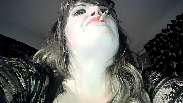 Snapshot of HeyyImHarlowe chatting on January 11, 9:49 am HeyyImHarlowe online show from January 11, 9:49 am