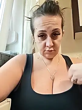 Snapshot of AvaLloyd chatting on November 30, 9:10 am AvaLloyd online show from November 30, 9:10 am