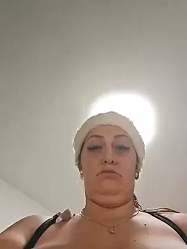 AvaLloyd online show from December 18, 3:22 am