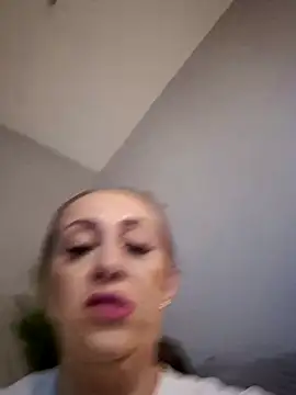 Snapshot of AvaLloyd chatting on March 20, 3:45 am AvaLloyd online show from March 20, 3:45 am