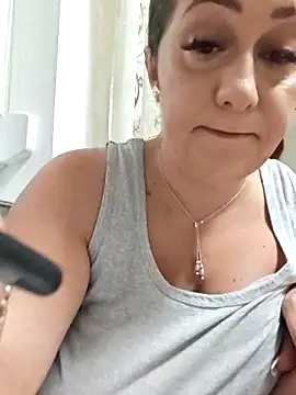 Snapshot of AvaLloyd chatting on October 14, 2:23 am AvaLloyd online show from October 14, 2:23 am