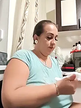 Snapshot of AvaLloyd chatting on October 22, 2:00 am AvaLloyd online show from October 22, 2:00 am