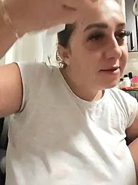 Snapshot of AvaLloyd chatting on October 6, 2:46 am AvaLloyd online show from October 6, 2:46 am