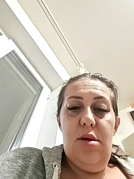 Snapshot of AvaLloyd chatting on October 16, 2:20 am AvaLloyd online show from October 16, 2:20 am